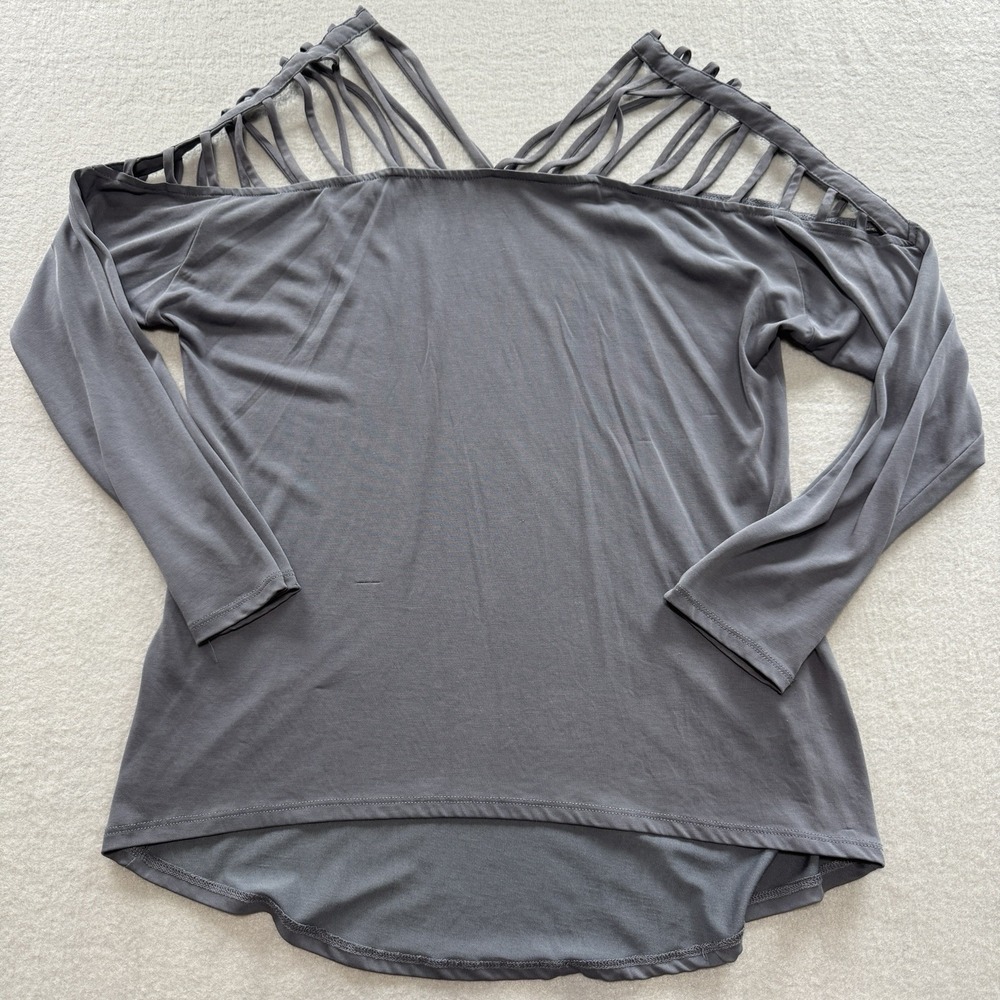 Red by BKE Women's Cutout Shoulder Gray Long Sleeve Top Boho Casual Size M